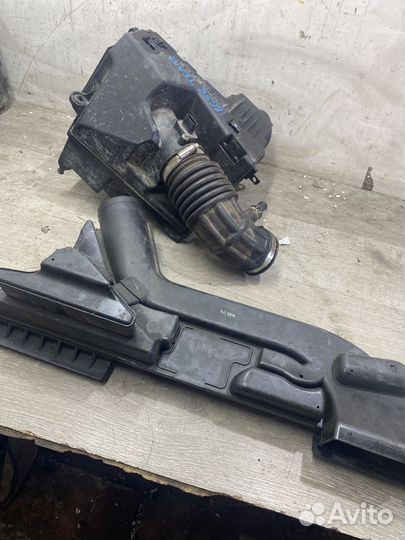 Корпус воздушного фильтра Nissan Teana