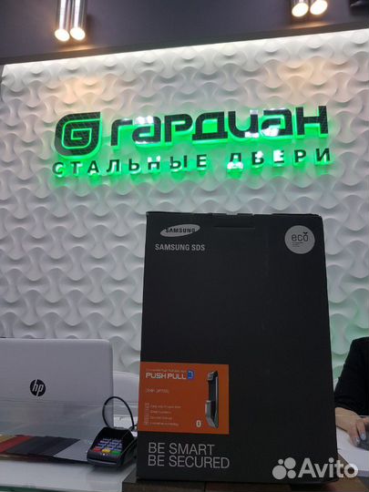 Дверной биометрический замок Samsung SHP-DP738