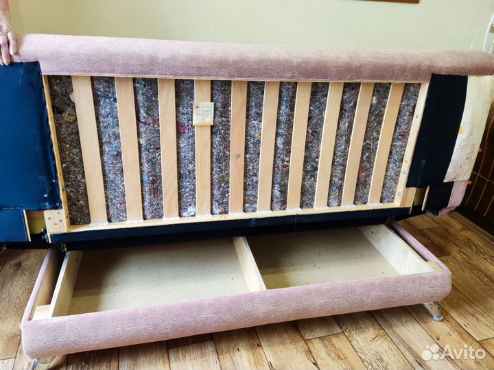 Диван книжка с нишей для белья