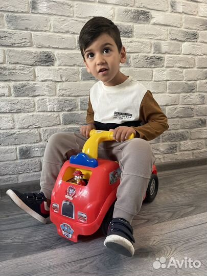 Машинка каталка электромобиль толокар