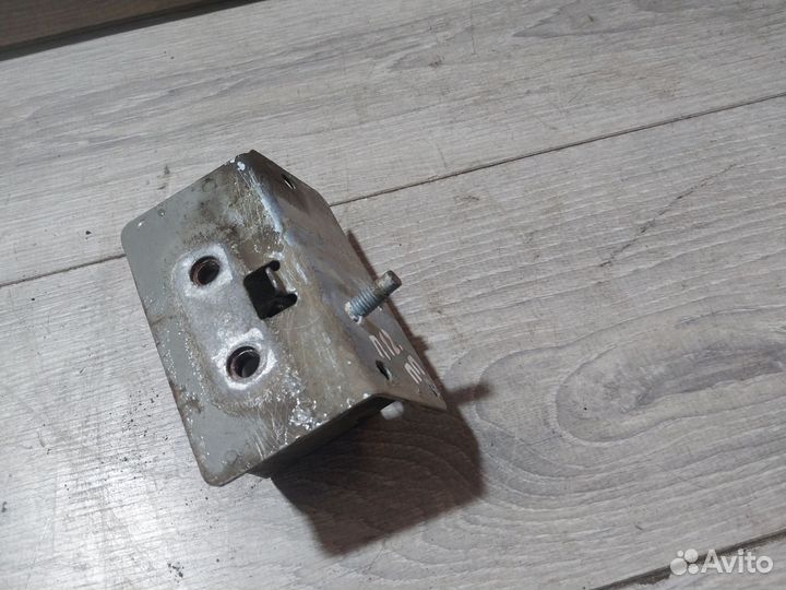 Кронштейн усилителя бампера Nissan Primera P12 R