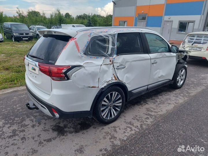 Mitsubishi Outlander 2.4 CVT, 2020, битый, 103 820 км