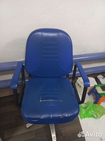 Парикмахерское кресло бу