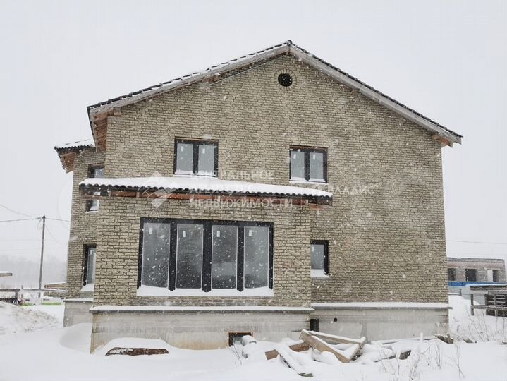 Дом 302 м² на участке 12 сот.