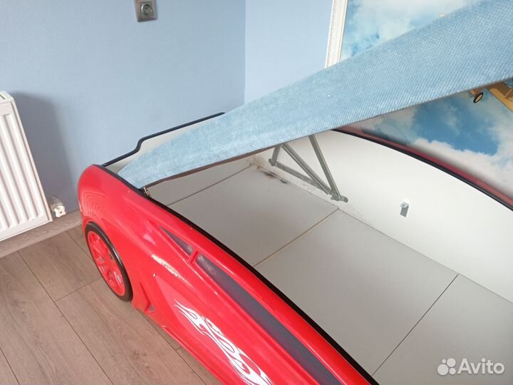 Кровать машина детская