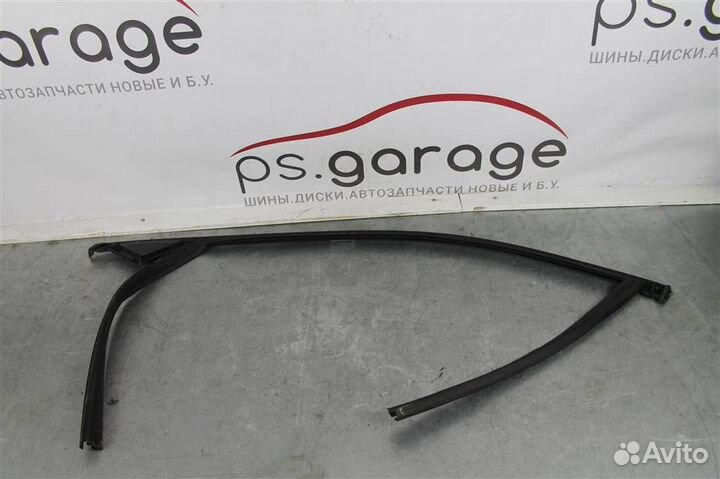 Уплотнитель стекла двери передней правой Volvo X