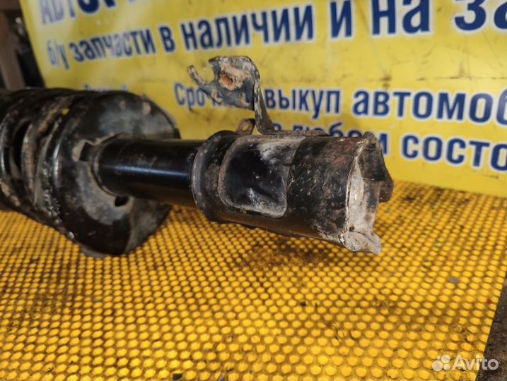 Стойка передняя левая Toyota Carina