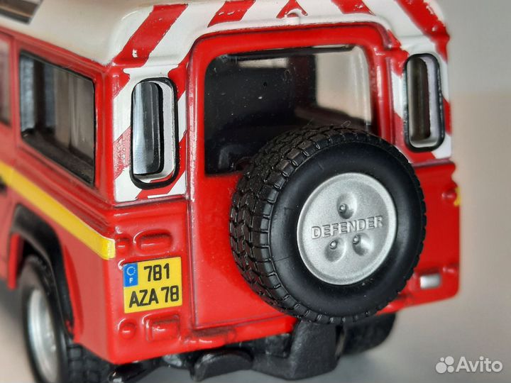 Модель Land Rover Defender 110 burago