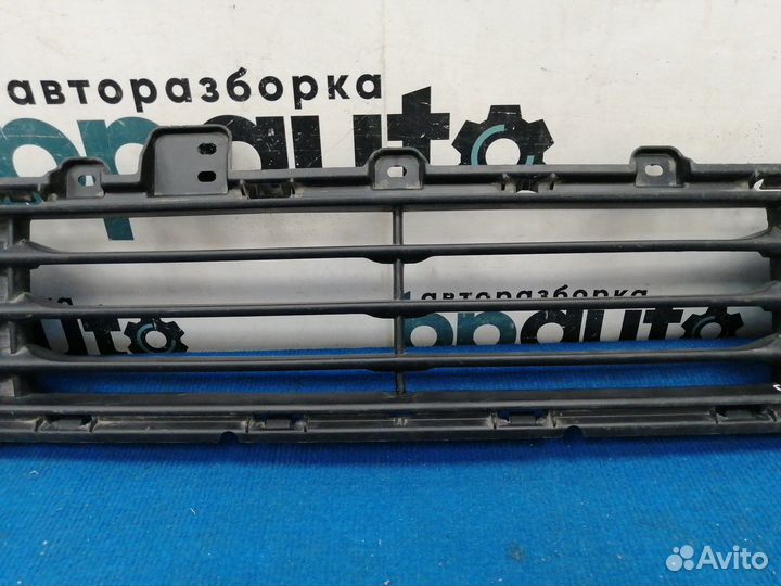 Решетка переднего бампера 6402A233 Mitsubishi