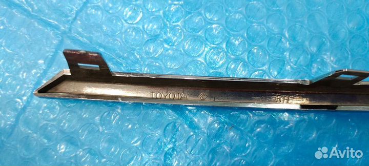 Corolla 150 хром решетки радиатора правый верхний