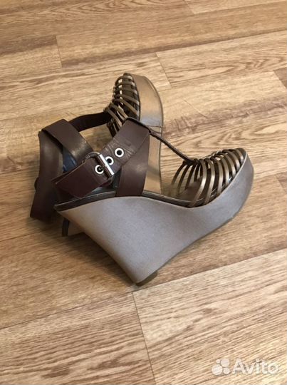 Босоножки Guess 37