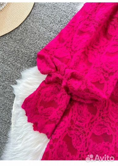 Роскошное платье в цвете фуксия