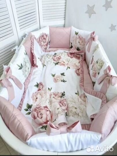 Бортики и постельное белье в кроватку