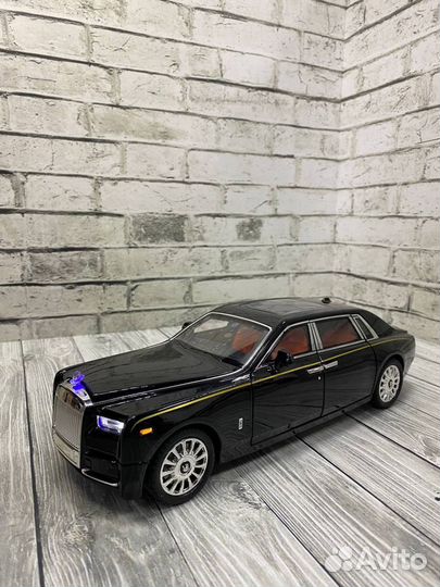 Металлическая машина Rolls Royce Phantom 1:18