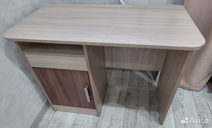 Стол письменный