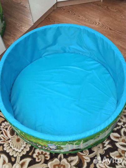 Сухой бассейн с шариками