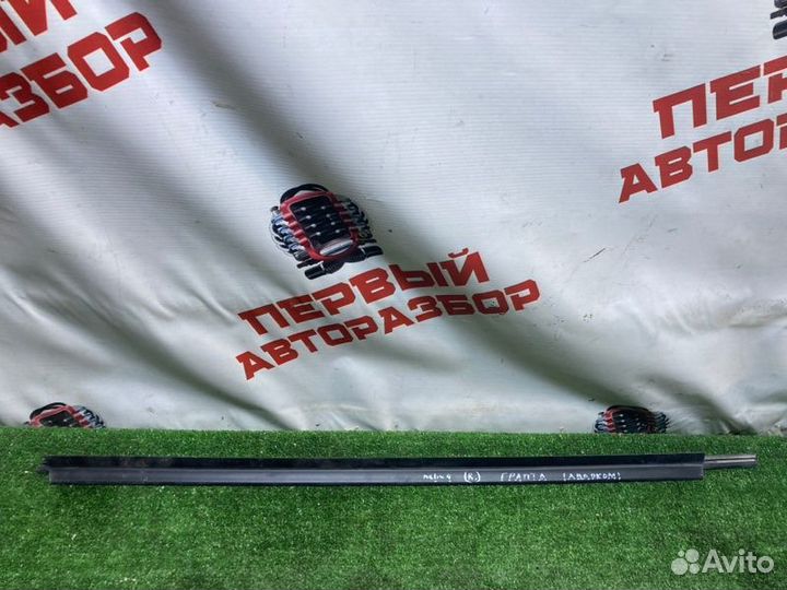 Накладка стекла передняя правая LADA Granta 2011