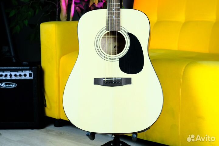 Электроакустическая гитара Cort с подключением
