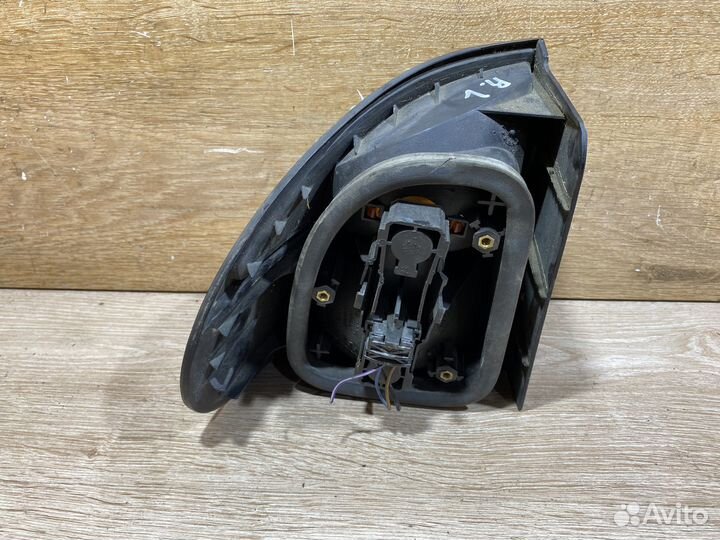 Фонарь задний правый Renault Laguna 1 111505