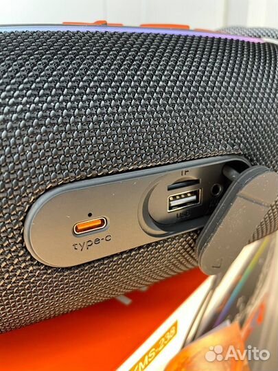 Колонка JBL Boombox