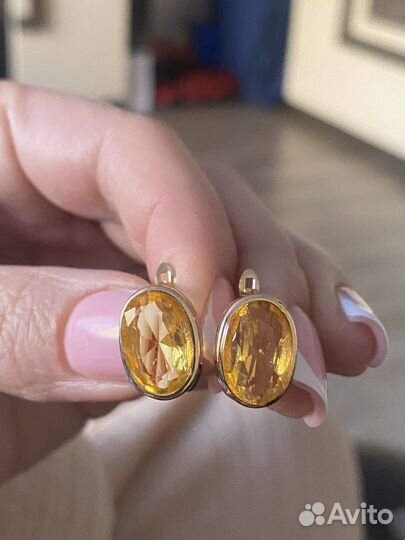 Серьги с цирконами под цитрин