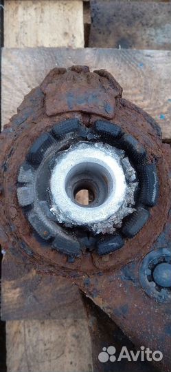 Подрамник задний Toyota Cresta