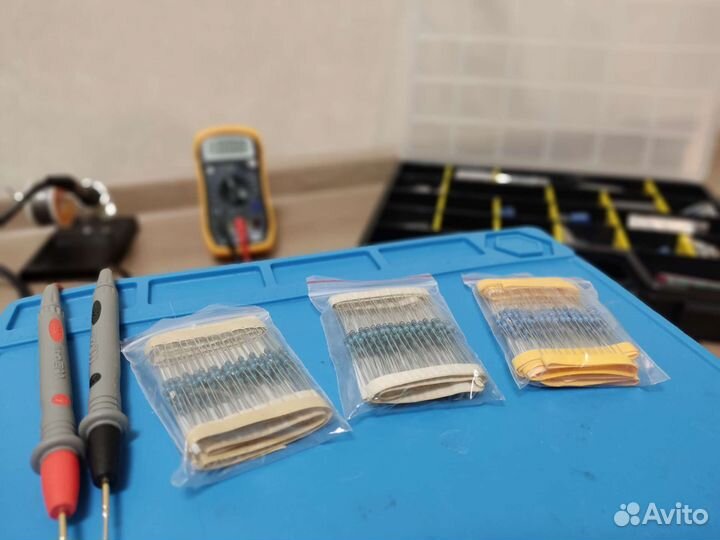 Электронные компоненты/Резисторы 4.7, 10, 0.22 кОм