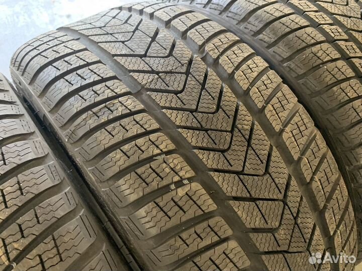 Pirelli Scorpion Winter RFT 315/35 R21 и 275/40 R21