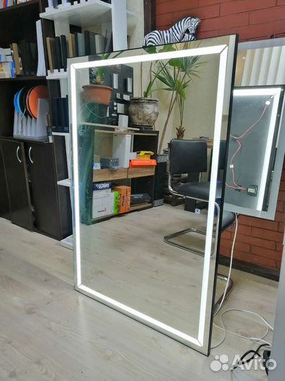 Зеркала в черной рамке с подсветкой на заказ