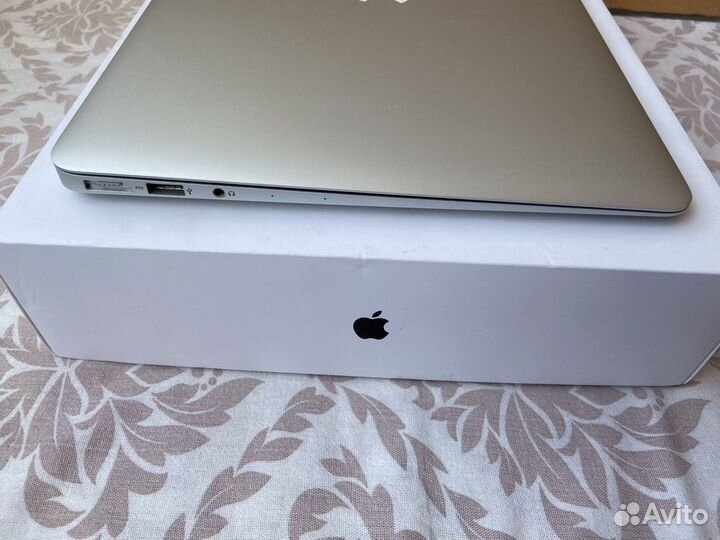 Apple MacBook Air 13 (2017) / i5 / 8Gb / 128Gb SSD