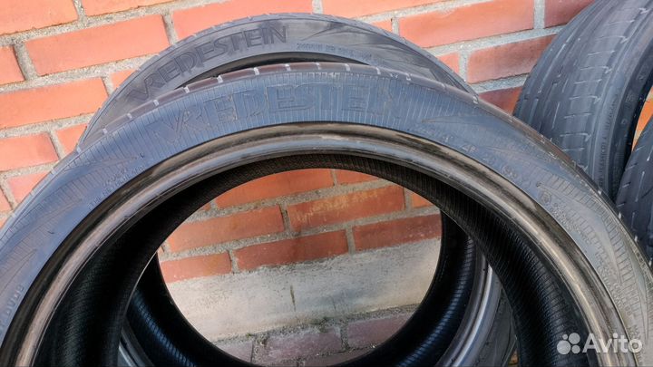Bridgestone Blizzak PM-20 245/40 R20