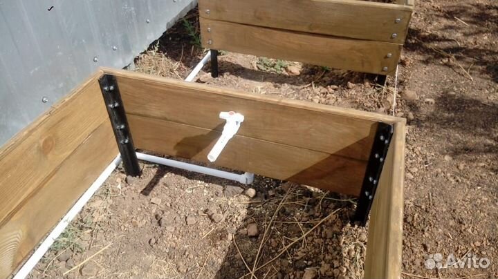 Деревянные грядки и кустодержатели