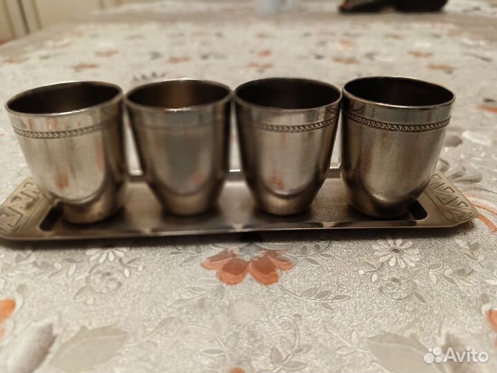 Набор винтажных стопок на полносе