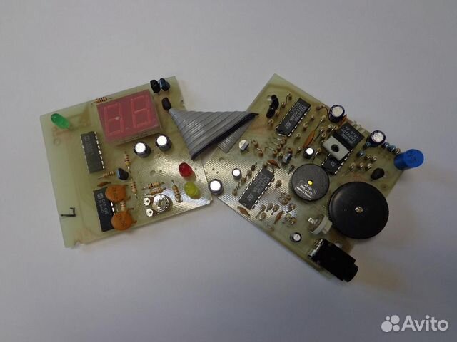 Плата с деталями, США