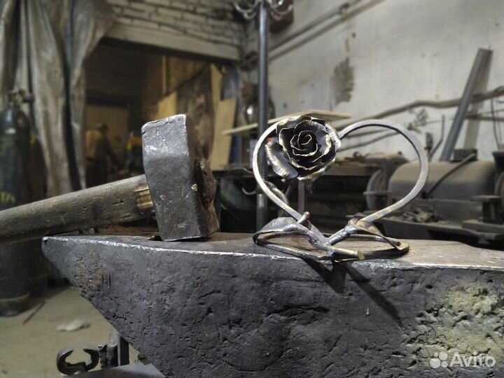 Подарок кованая роза