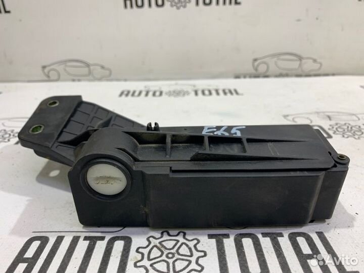 Механизм блокировки АКПП Bmw 745 E65 N62B44 2004