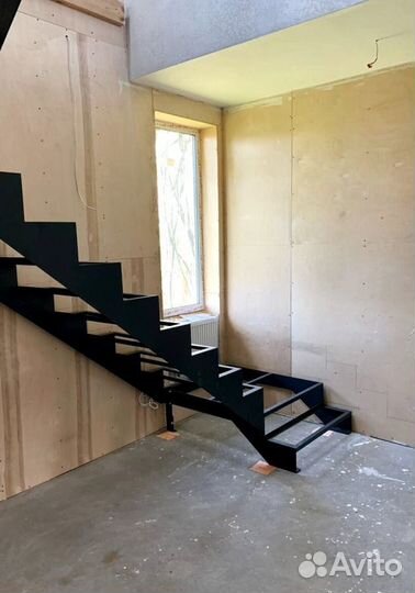 Лестничные перила кованные с монтажем