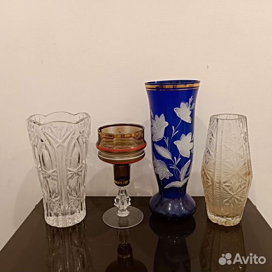 Вазы и предметы из цветного стекла