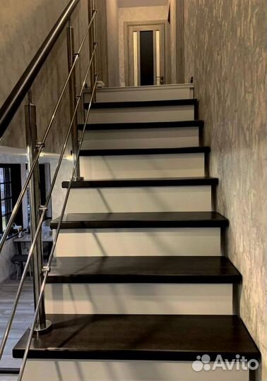 Металлические лестницы с поворотом