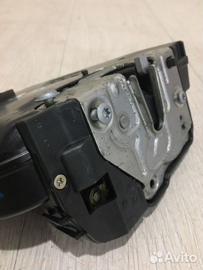 Замок двери задний правый Mercedes Benz C230 W203