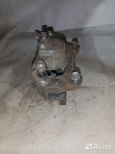 Суппорт тормозной передний правый Lexus Rx 400H