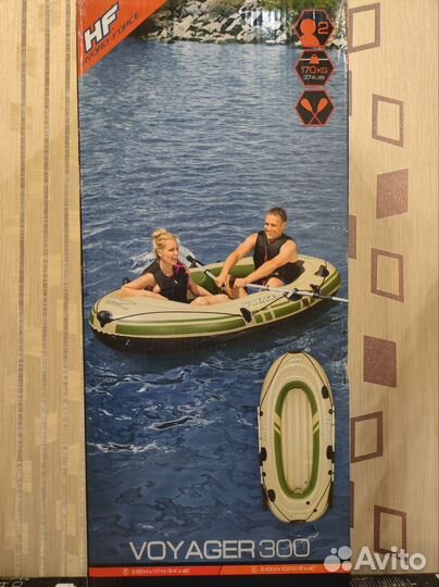 Лодка надувная Bestway Voyager 300 бежевая