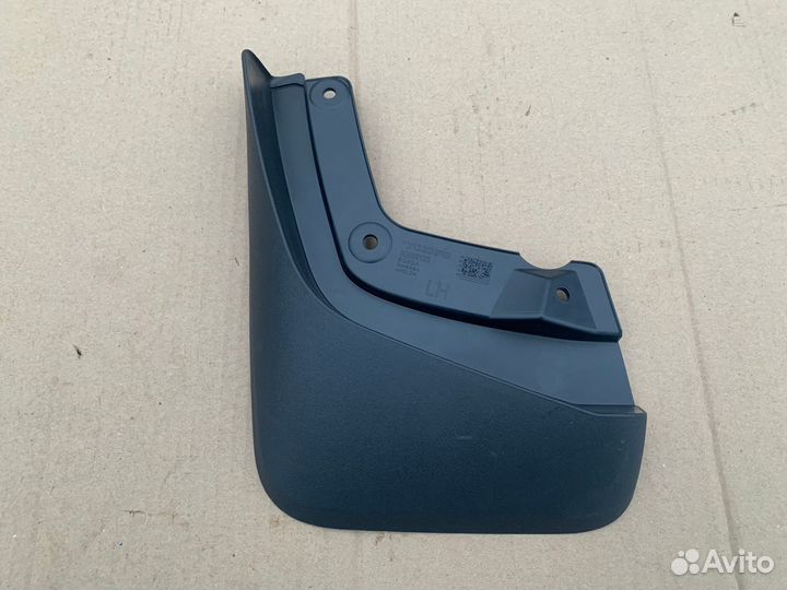 Брызговик задний левый Volvo XC90