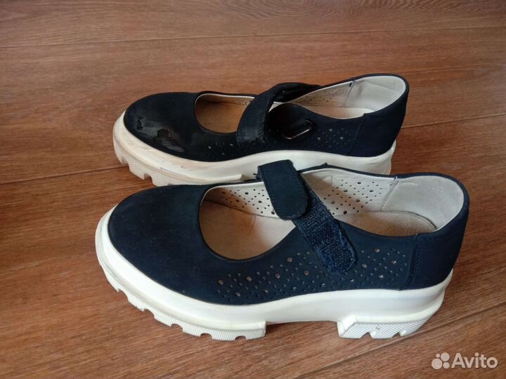 Детские вещи пакетом(обувь,рюкзак,вешалки)