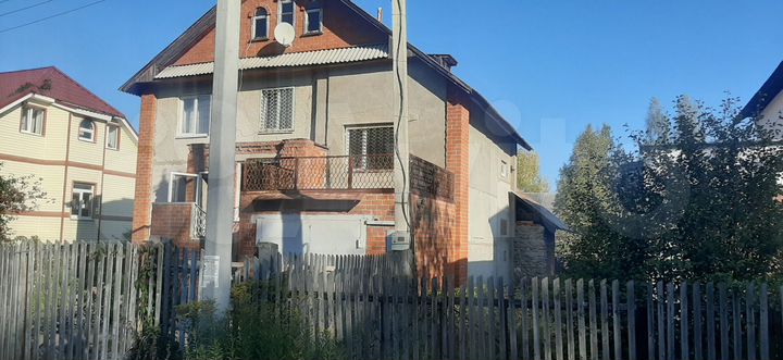 Коттедж 225 м² на участке 8 сот.