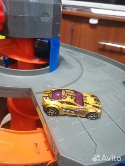 Hot wheels mega garage