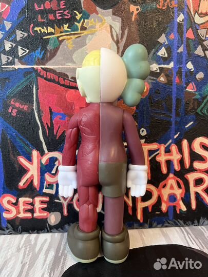 Фигурка kaws