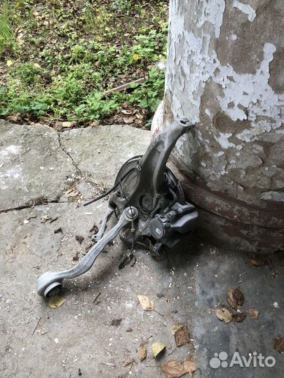 Кулак передний правый в сборе BMW G30