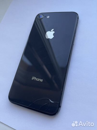 Телефон iPhone 8