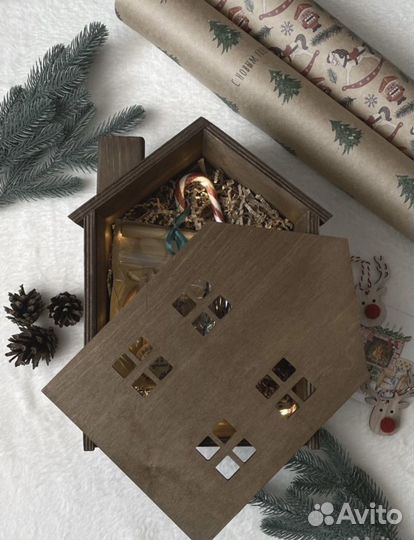Подарочная упаковка коробка домик